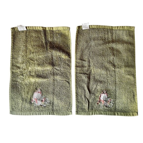 Set Of 2 Green Christmas Hand Towels Red Cardinal Embroidery 17" x 11" Cotton - Picture 5 of 9